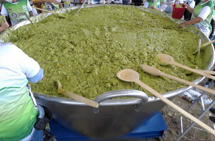 largest-guac-overhead-angle.jpg